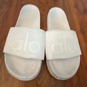 Alo white slides 9 sandals shoes
